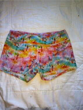 Born Primitive go to booty shorts Tie-dye 3.5 inseam
